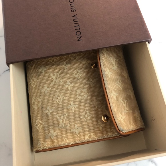 Louis Vuitton Handbags - Louis Vuitton wallet